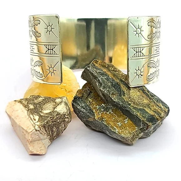 Brighton "SOUTHWEST DREAMS" Retired Wide Cuff with Etched Tribal Motifs! Rare! - Picture 4 of 14